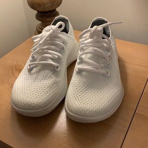 Allbirds white tennis shoes/sneakers